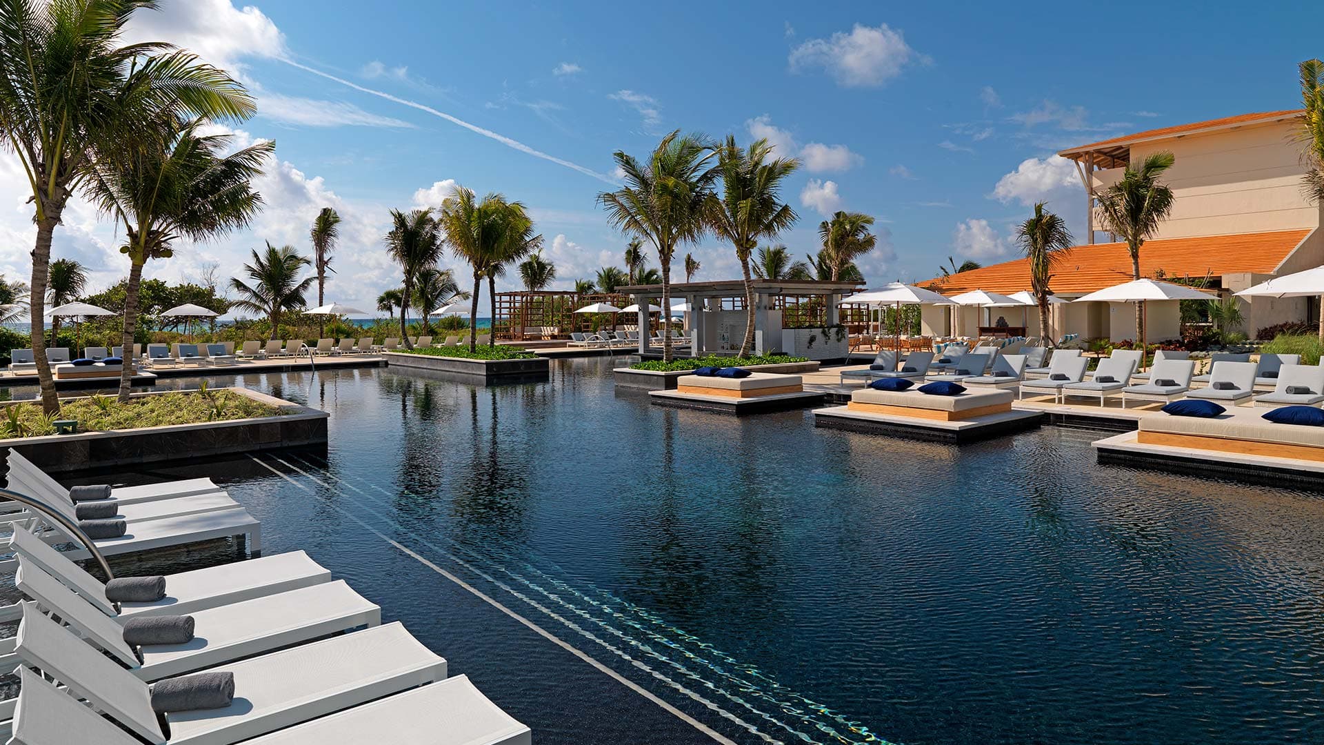 UNICO 20°87° Pool
