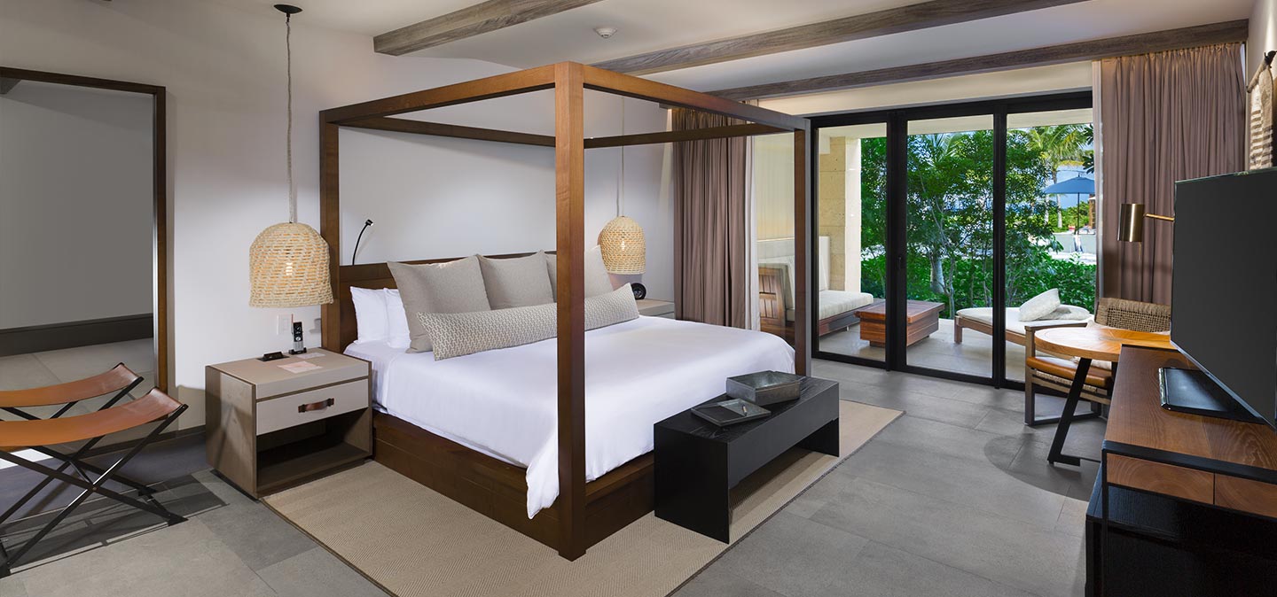 Estancia Suite Tropical King Bed